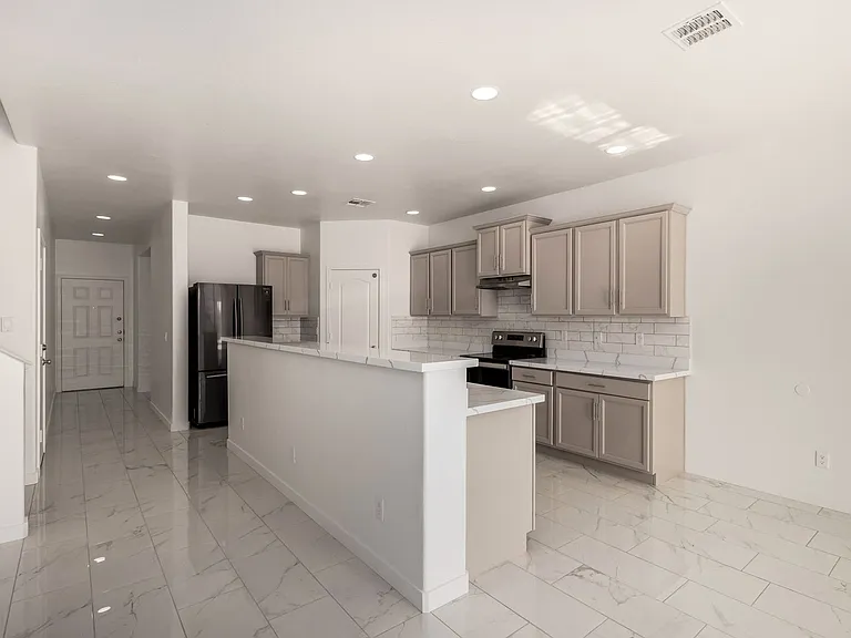 24409 W Sheraton Ln — Photo 11