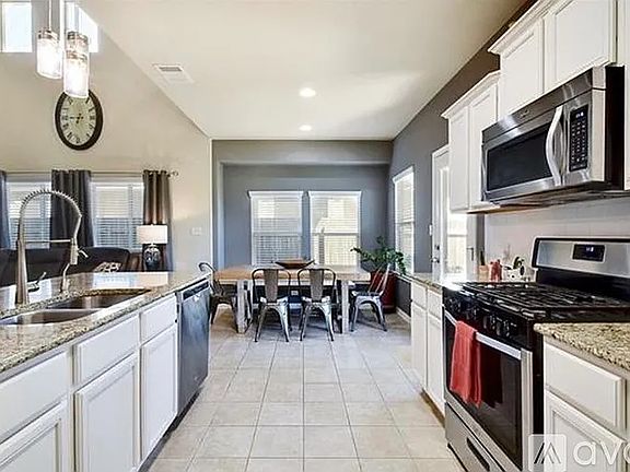 3rd image of 129 Fort Griffin Dr