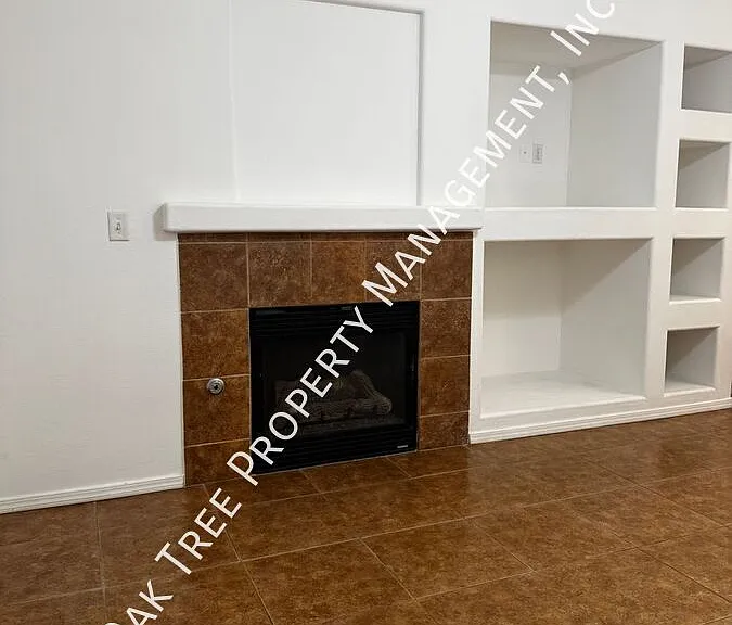 679 W Lisbon Ln — Photo 5