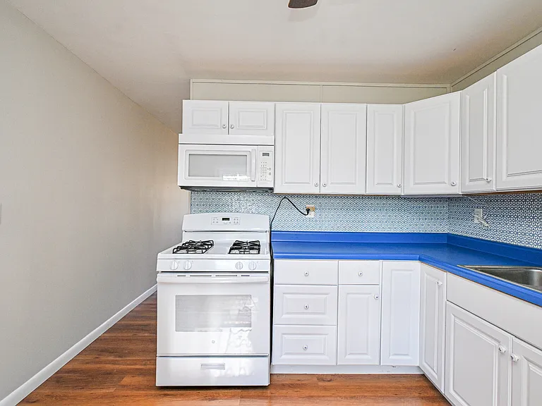 647 Bellaire Ct — Photo 7