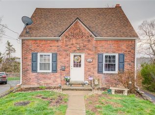 426 Fairway Dr, Pittsburgh, PA 15227