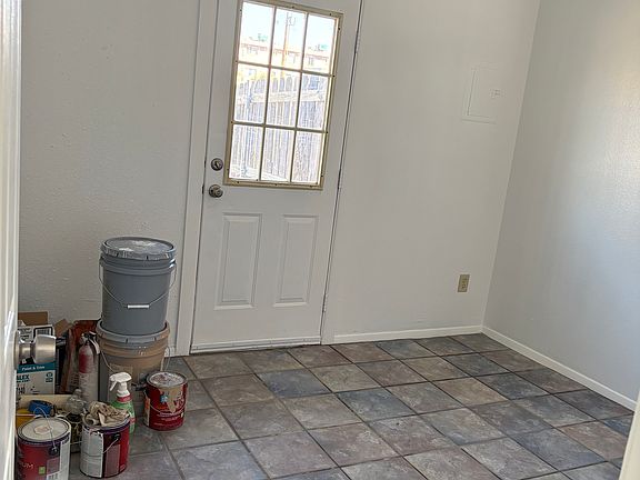 4th image of 2423 Lester Ave #2