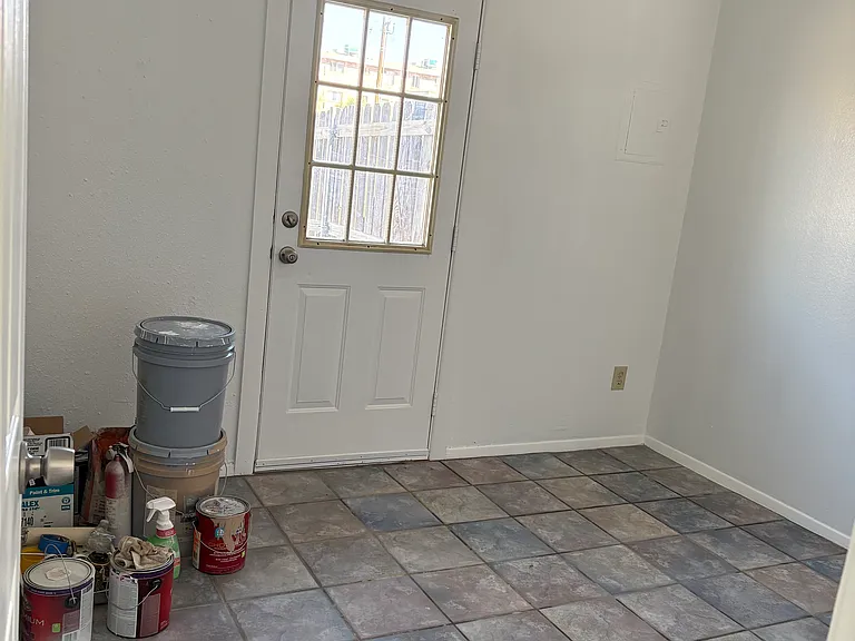 2423 Lester Ave #2 — Photo 4