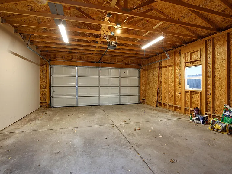 2081 N Ogden St — Photo 36