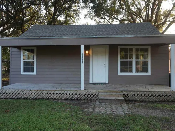 5911 Georgia Ave, Groves, TX 77619