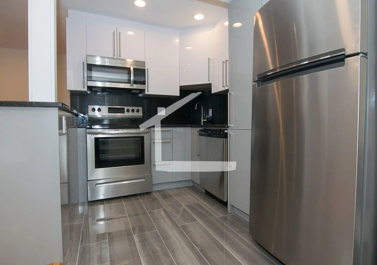 Nice 3 bed in Brookline — Photo 2