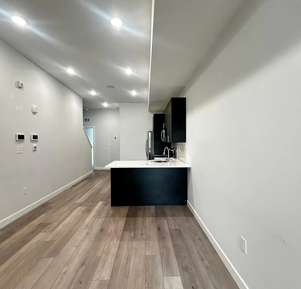 2 bed, 950 sqft, $1,765 — Photo 3