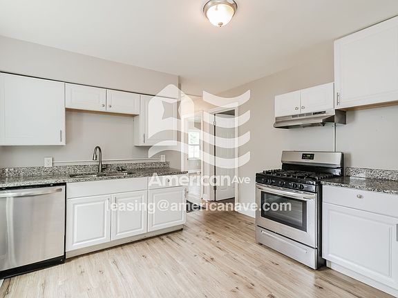 599215_004_kitchen_5.jpg