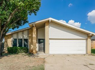 4209 Glen Pines Dr, Arlington, TX 76016