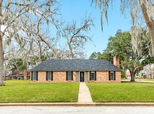 200 Wentworth Dr, West Columbia, TX 77486