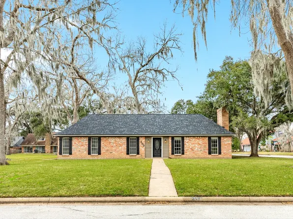 200 Wentworth Dr, West Columbia, TX 77486