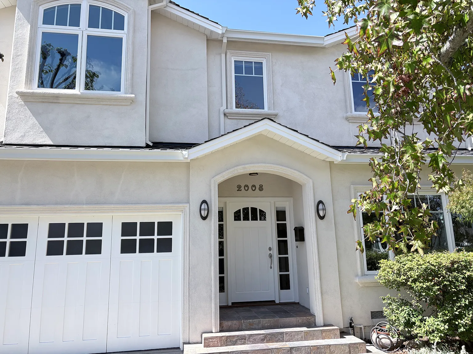 5 bed, 2120 sqft, $8,995 — Photo 2