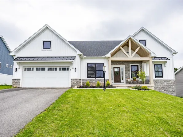 3 Black Wood Cir, Pittsford, NY 14534