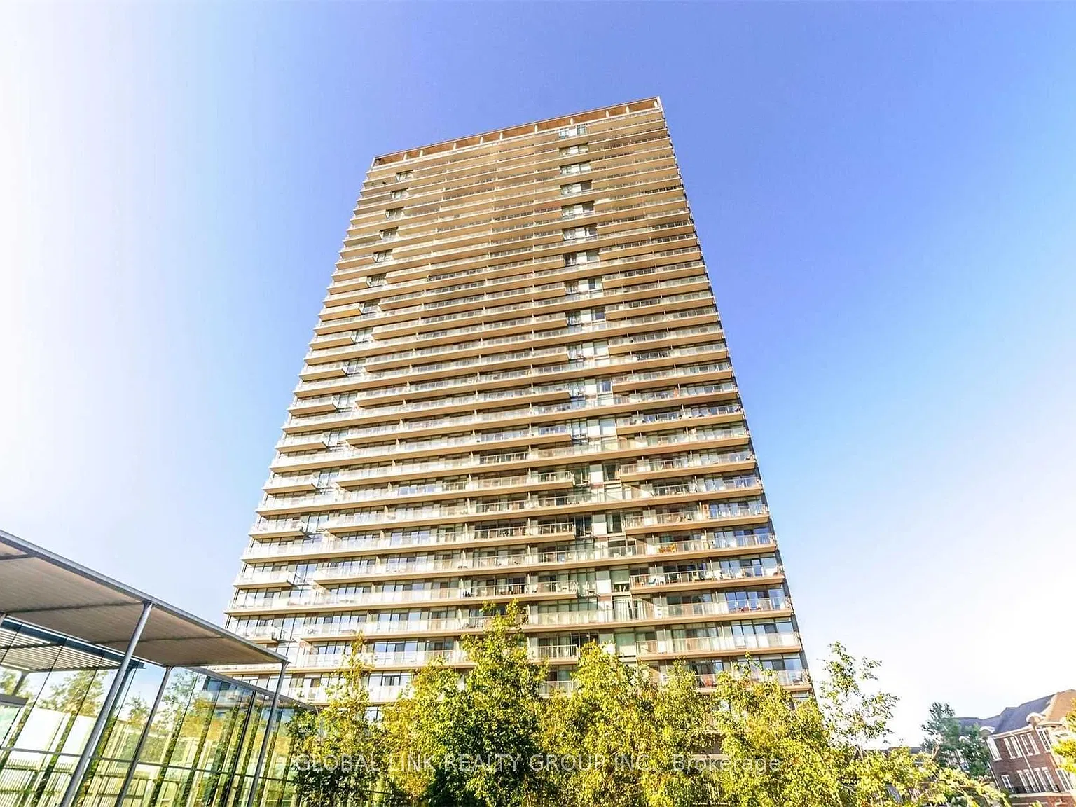 105 The Queensway — Photo 1