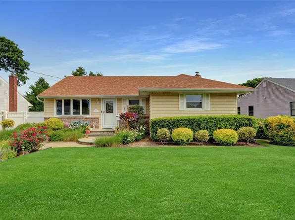 3915 Lincoln Street, Seaford, NY 11783