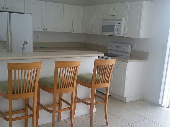 4th image of 230 SE 29th Ave Unit 9
