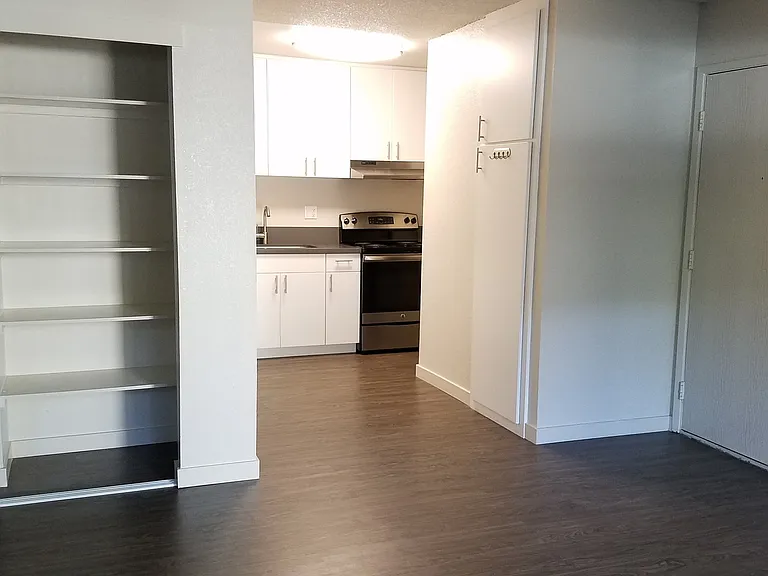 815 E St — Photo 2