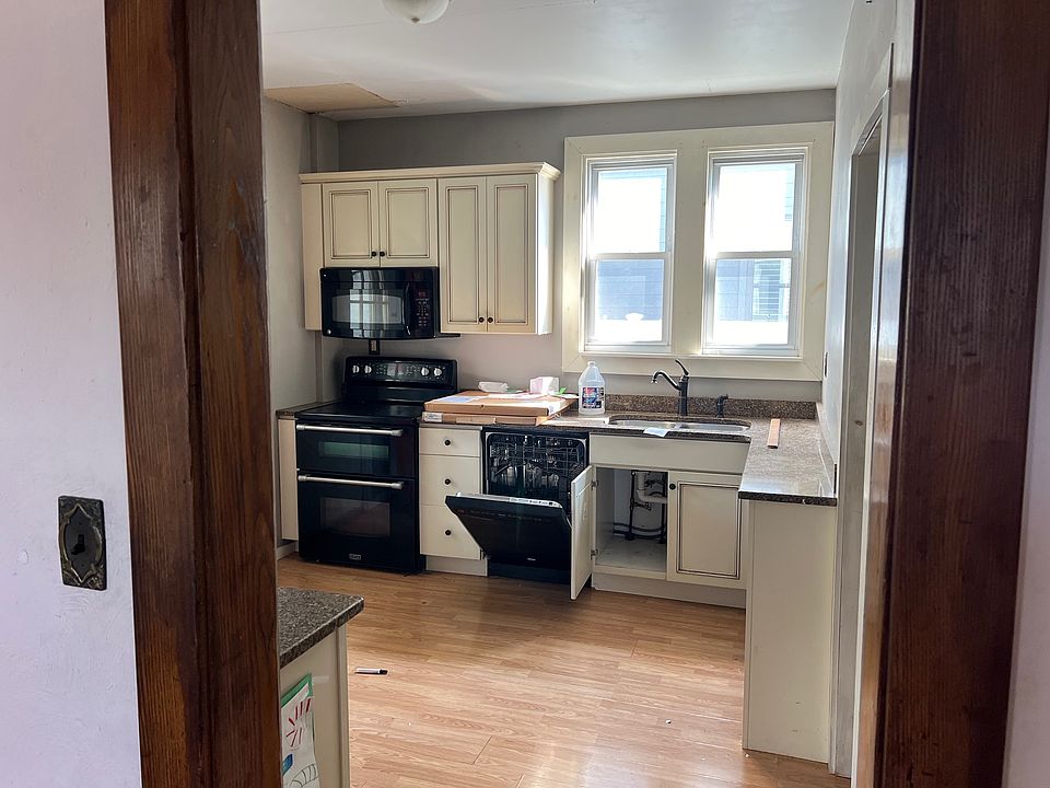 2nd image of 219 Green St