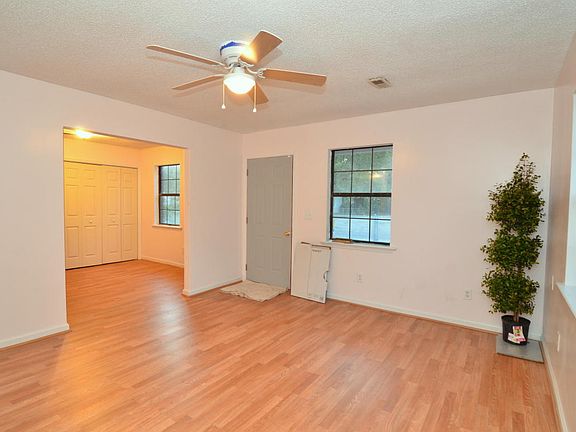 3rd image of 1725 Lilac Ave
