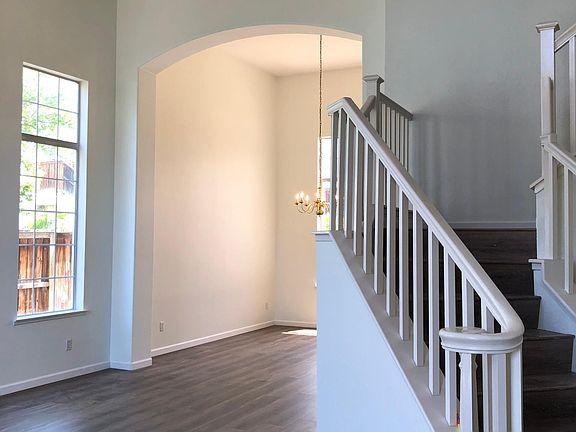 3rd image of 40446 Old Castle St
