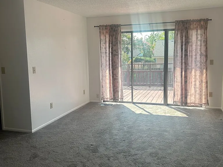 2774 Jessica Cir — Photo 9