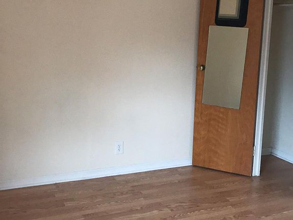 3rd image of 935 N Main St APT 101