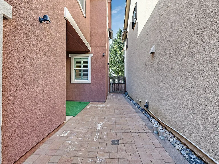 210 Stratus Cmn — Photo 12