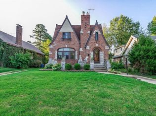 2936 Clearview Dr, Saint Louis, MO 63121