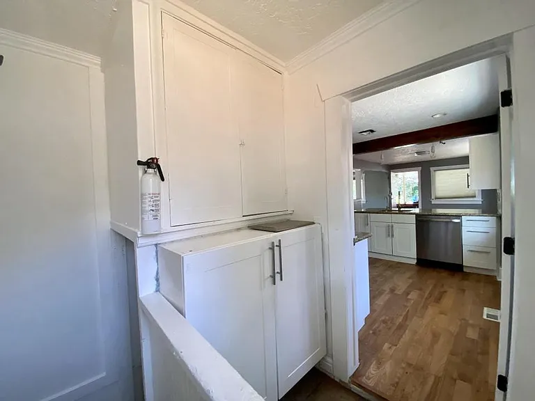 348 E Hollywood Ave — Photo 21