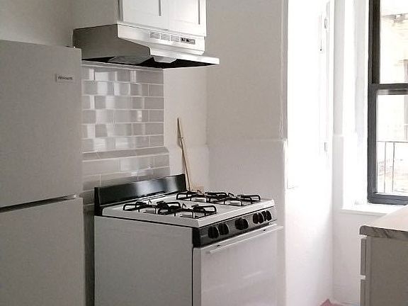 3rd image of 735 Walton Ave APT B18