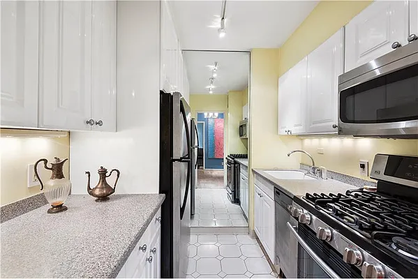 Sold by Beth Chase Real Estate | media 6