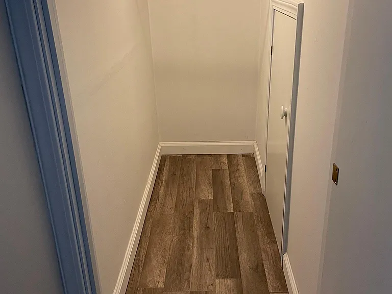 Walk in closet Bedroom #4