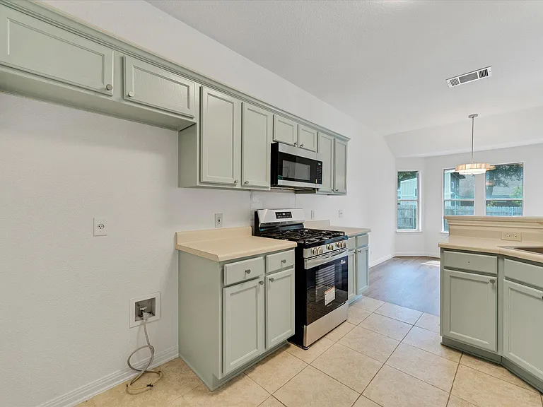 1707 Primrose Ln — Photo 12