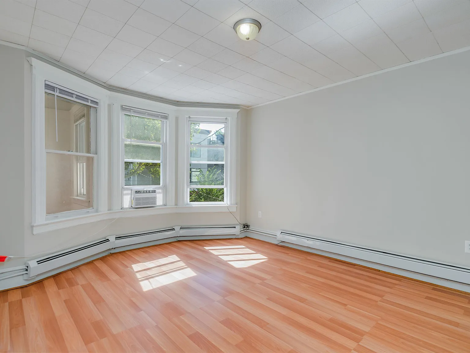 3 bed, 1.0 bath, $2,650 — Photo 2