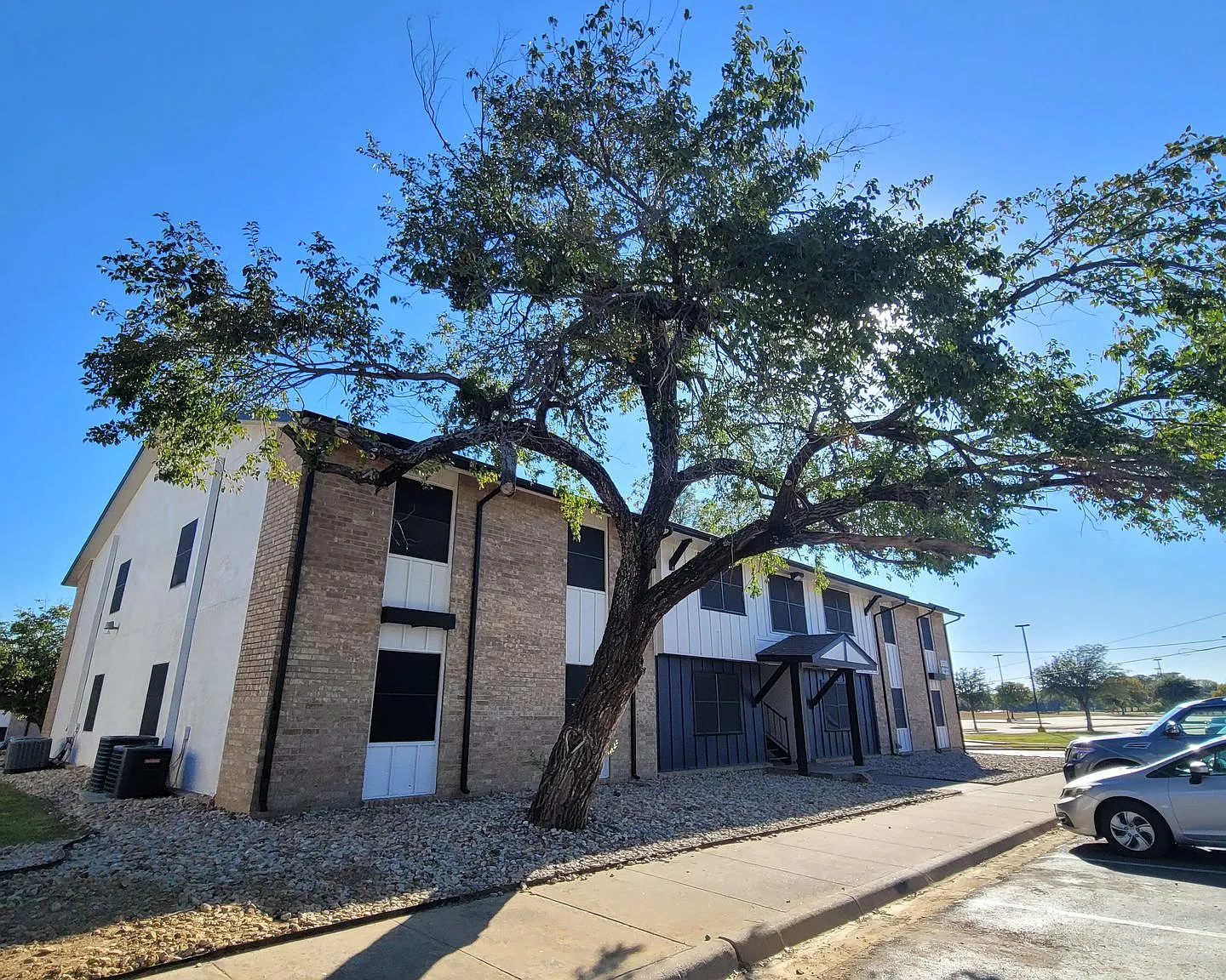 The Village Residences — Photo 2