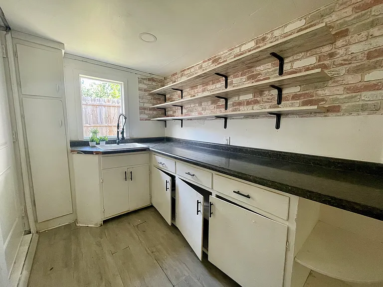 1210 SW 23rd St #1 — Photo 5