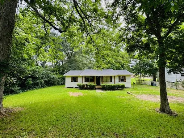 701 Hickory St, Summit, MS 39666