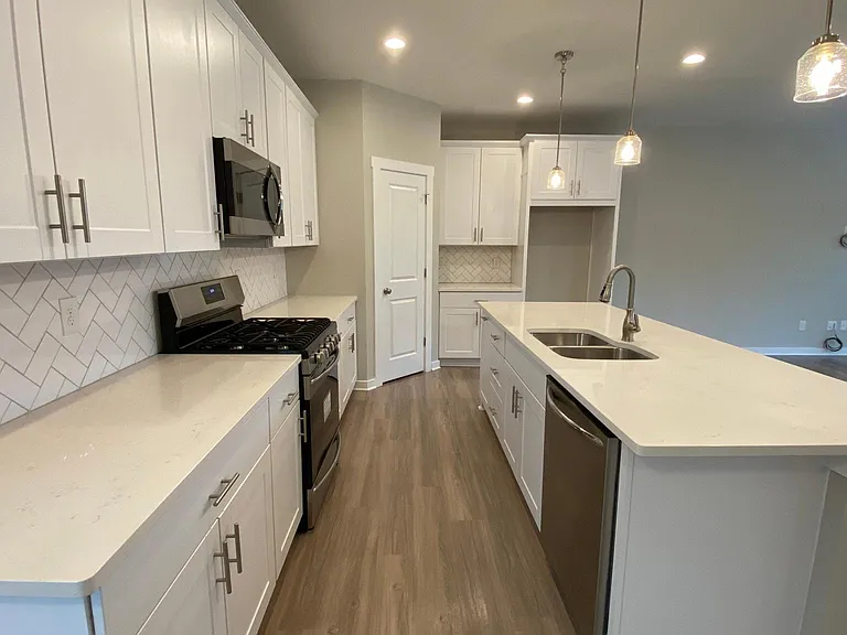 512 Main St — Photo 4