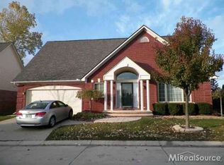 16655 Waverly Cir, Clinton Township, MI 48038