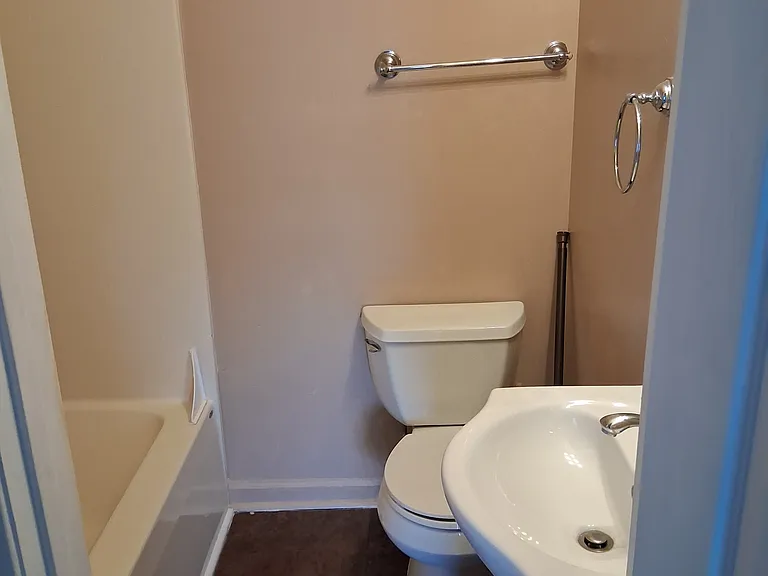 103 E High St #5 — Photo 5