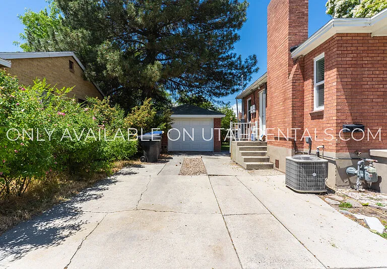 1345 N 300 W — Photo 5
