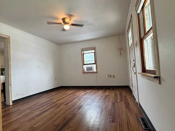 4th image of 309 Main St