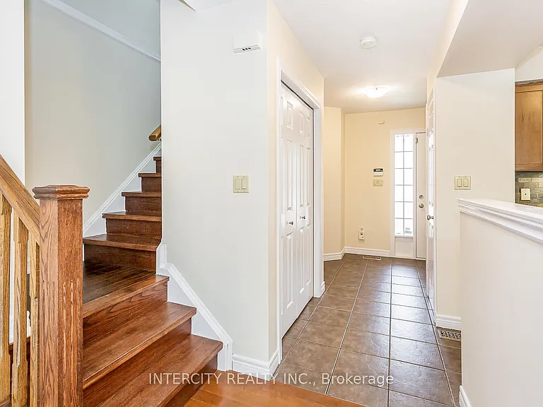 258 McMeeken Dr — Photo 13