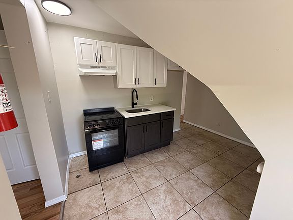 2nd image of 231 S Burnett St Floor 3