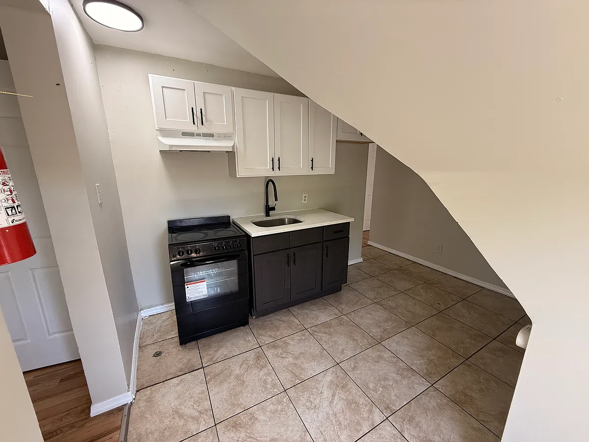 Building Photo - 231 S Burnett St #3