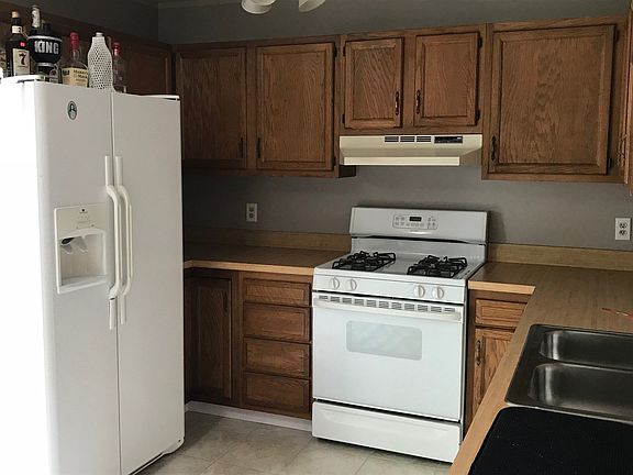 4th image of 27 Hunter Dr