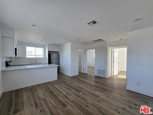 449 W 74th St, Los Angeles, CA 90003