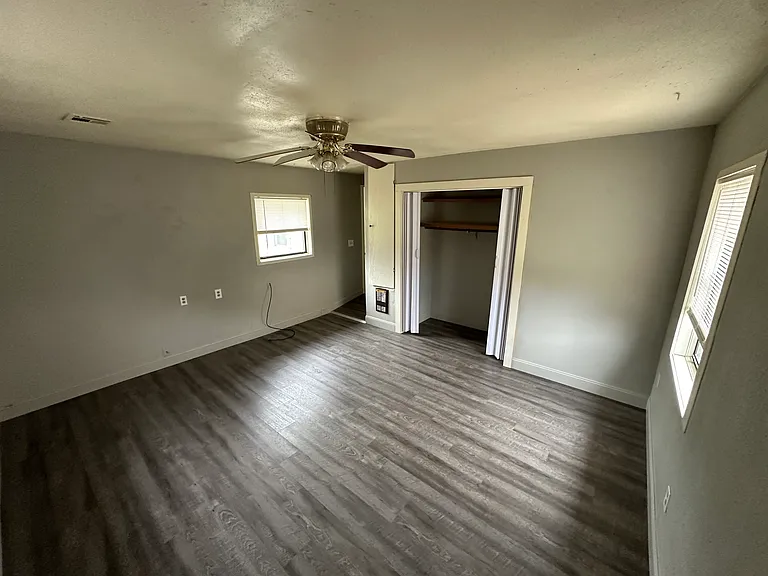 927 Mill St — Photo 5