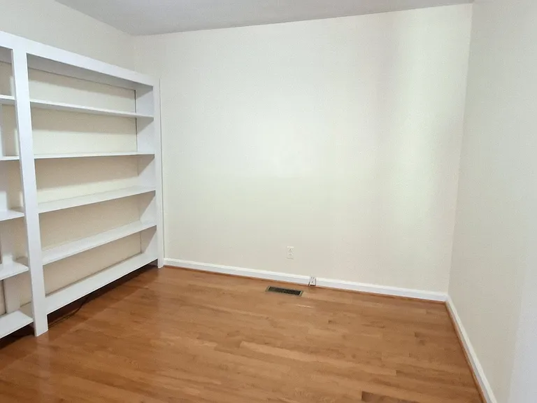 424 Lagrange Rd — Photo 3