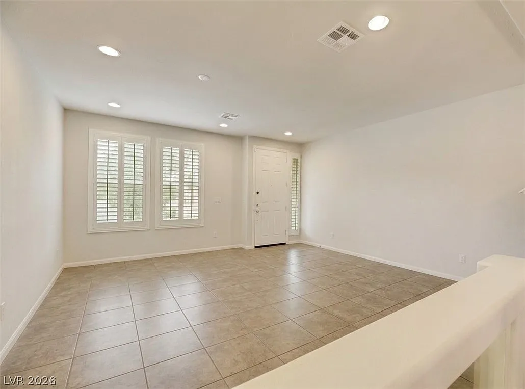 3 bed, 3.5 bath, 2971 sqft, $3,000 — Photo 3